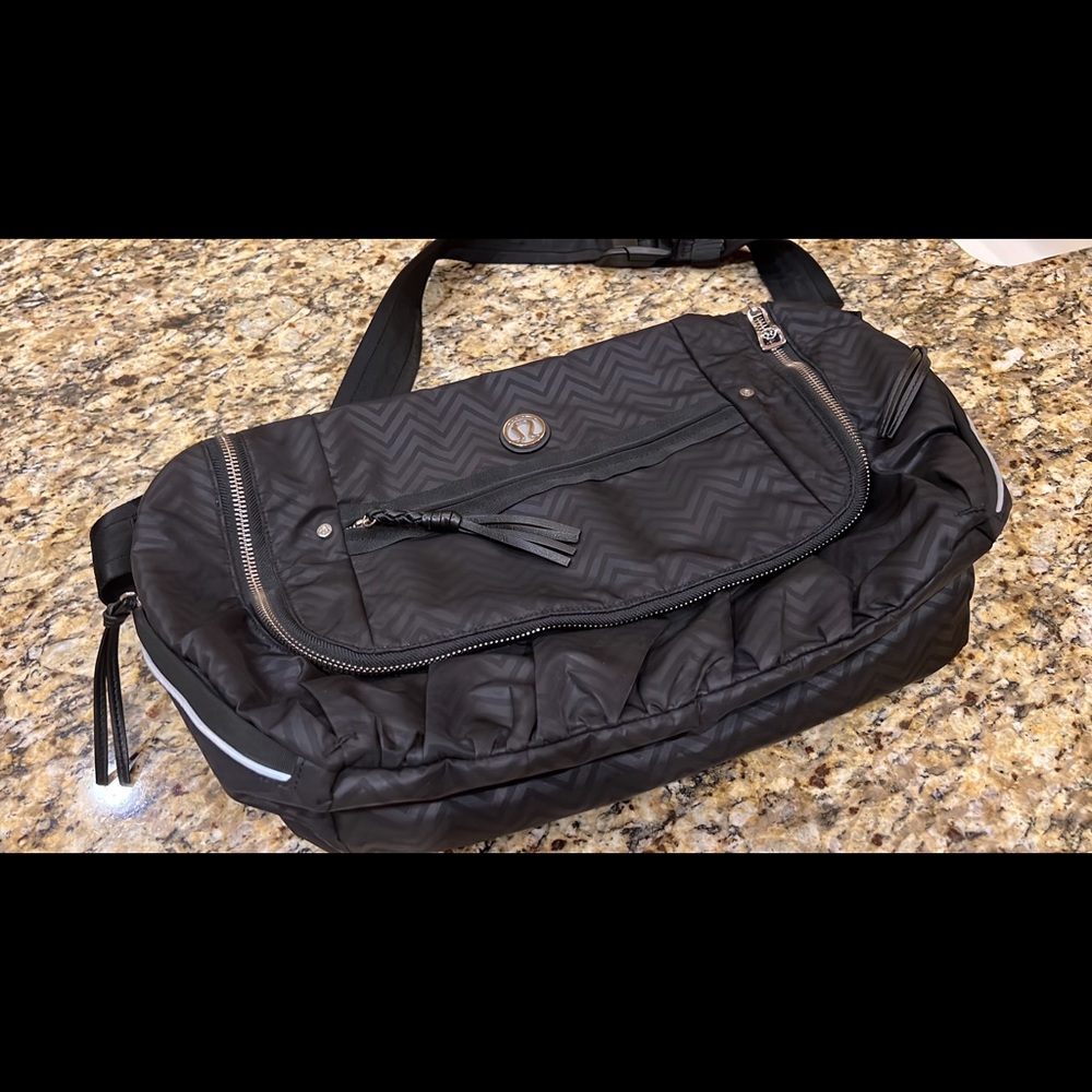Lululemon yoga moto messenger bag like new